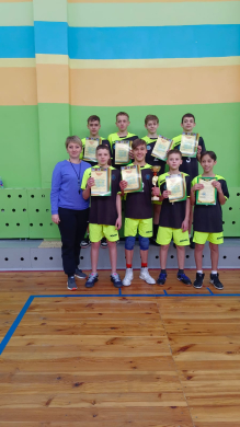 2 место по волейболу, среди школ города.