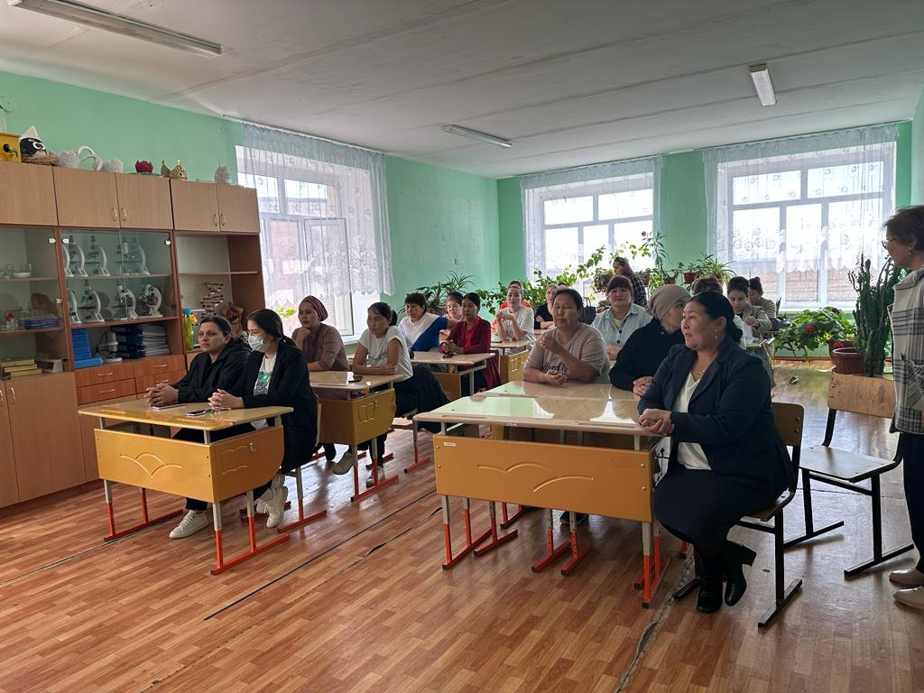 Aбай аттындағы Шұбаркөл ЖББ мектебінде 27.09.2023 жылы Жалпы мектепшілік ата-аналар жиналысы өтті.