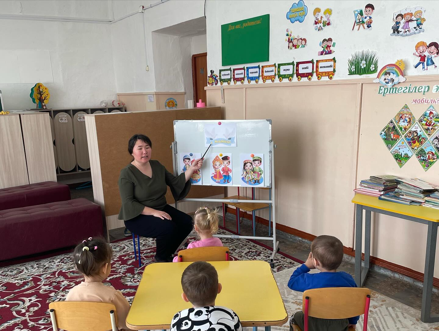 Мероприятия ко дню единства народов Казахстана прошел в младшей группе мини-центра.