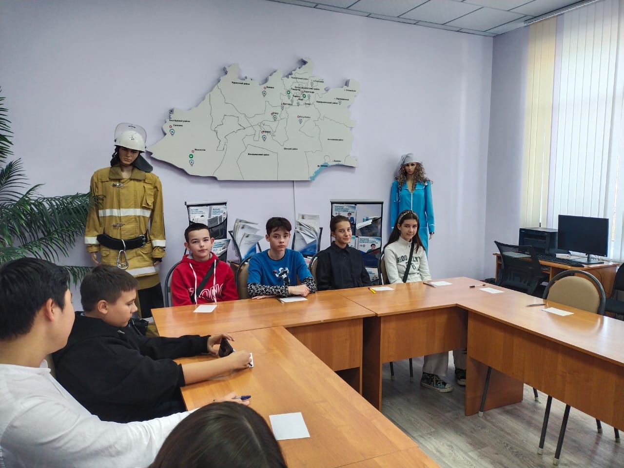 9 октября ученики 7 и 8 классов школы- гимназии Шокана Уалиханова посетили семинар-тренинг на тему: «Знаешь ли ты себя?»