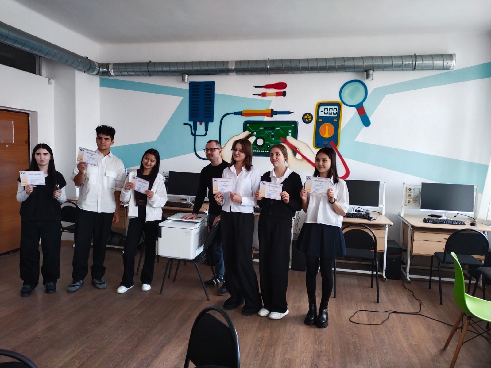 14 октября ученики 9 классов школы- гимназии Шокана Уалиханова отправились на экскурсию в Шахтинский технологический колледж. На данной экскурсии ученикам предложили пройти мастер класс на тему: «3D моделирование» для учащихся 9-х классов.