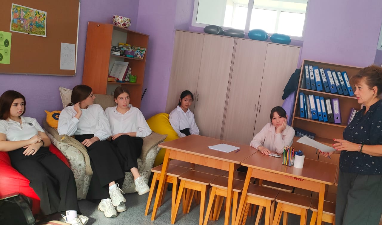 11 октября в педагогическом классе школы- гимназии Шокана Уалиханова состоялась дискуссия на тему: «Вопросы и ответы. Организационная работа педагогического класса».
