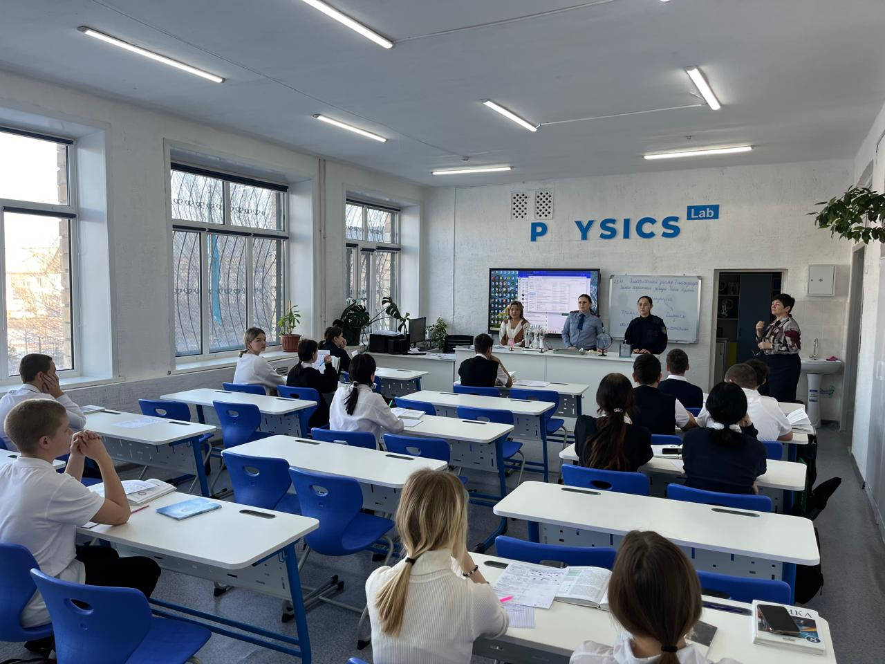 2024 жылы 29 қараша күні профилактикалық жұмыс аясында 8-сыныптарда кәмелетке толмағандар жөніндегі полиция инспекторларының қатысуымен дәріс өткізілді.