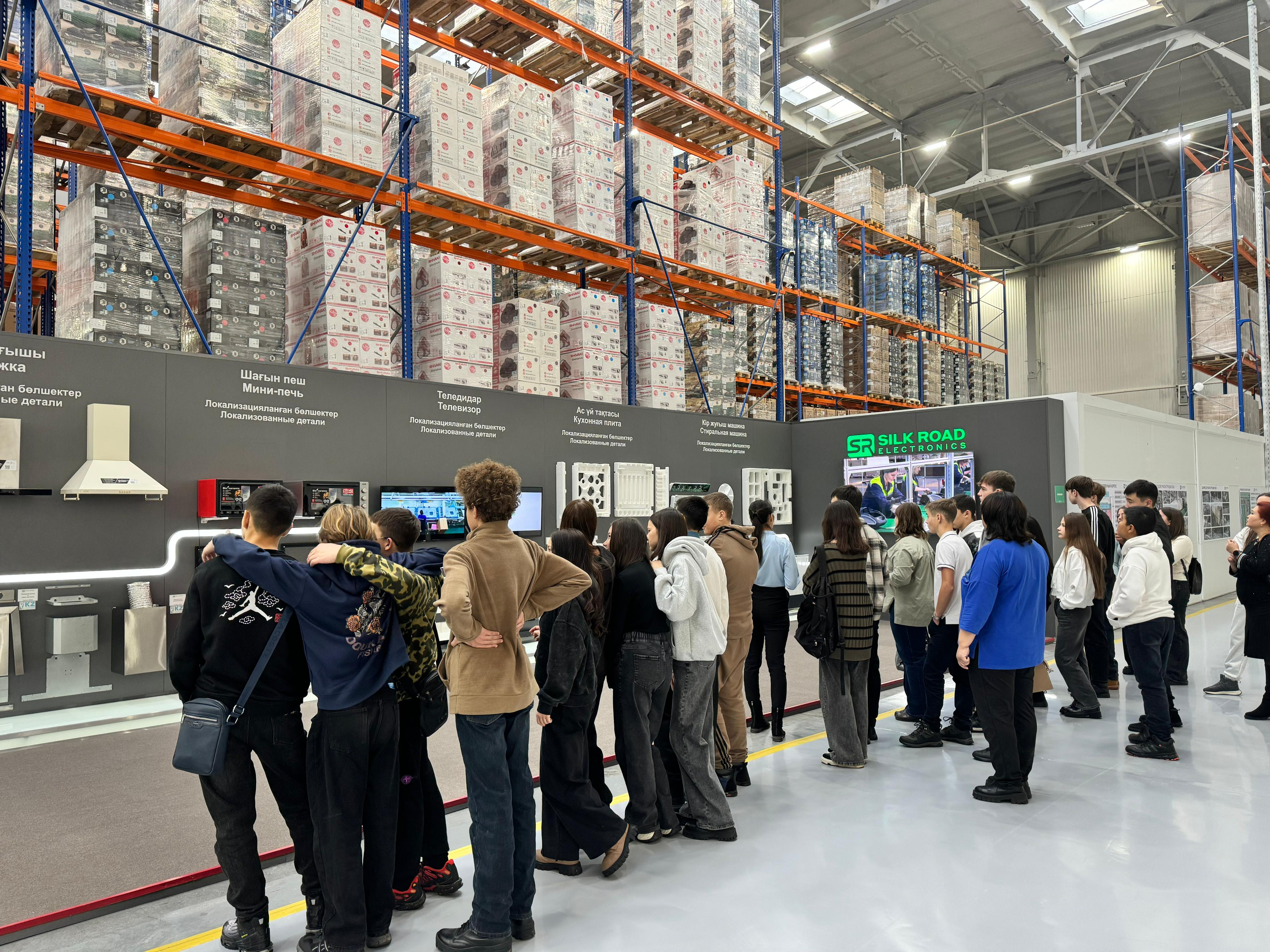 2024 жылғы 28 қараша. «Еңбегі адал – Жас өрен» жобасының «Біртұтас тәрбиесі» білім беру бағдарламасын жүзеге асыру аясында мектеп оқушылары үшін Саран қаласына «Казцентрэлектропровод» ЖШС зауытына саяхат ұйымдастырылды.