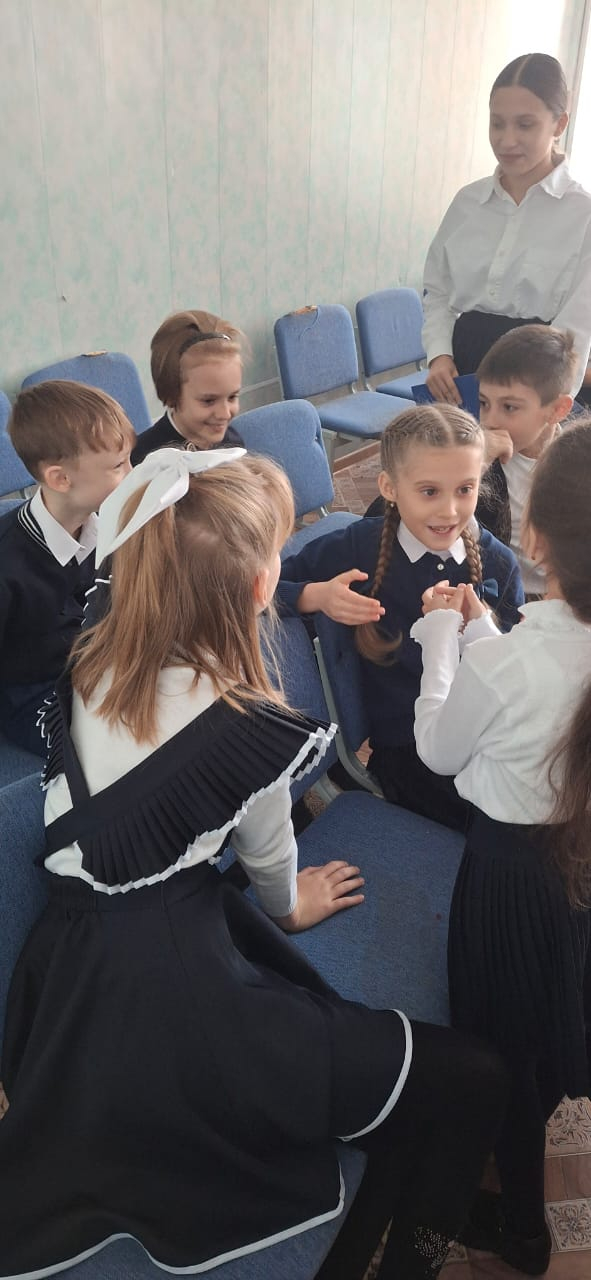 12 желтоқсан күні «Экология және еңбек» фракциясының ұйымдастыруымен 3 сыныптар арасында «Айналамыздағы жасыл әлем» атты іс-шара өткізілді.