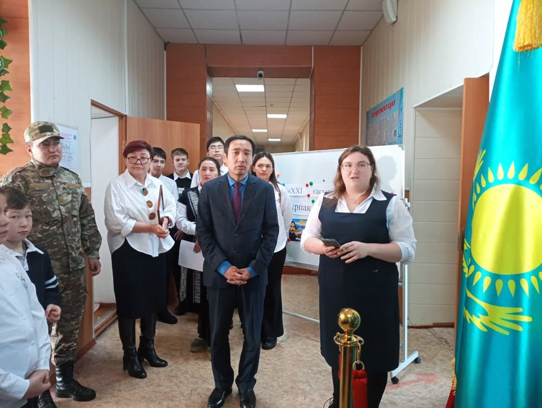 27 января прошла общешкольная линейка, где прошло открытие недели математической грамотности