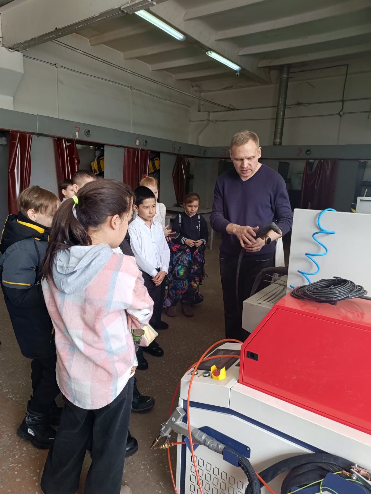 2025 жылдың 19 ақпанында Шоқан Уәлиханов атындағы мектеп-гимназиясының 4 «Б» сынып оқушылары Шахтинск технологиялық колледжіне экскурсияға барды. Балалар колледждің шеберханалары мен зертханаларын аралап, мамандықтар туралы көптеген жаңа мәліметтер алды.