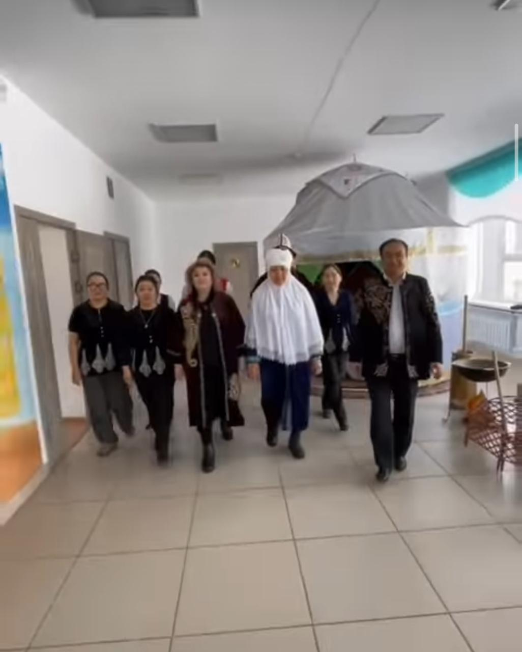 2025 жылдың 14 наурызында Қасым Аманжолов атындағы мектепте Көрісу күні өтті. Көрісу – бұл жай ғана амандасу мен игі тілек айту емес, ата-бабаларымыздан жеткен рухани байланыстарды нығайтатын ерекше дәстүр.