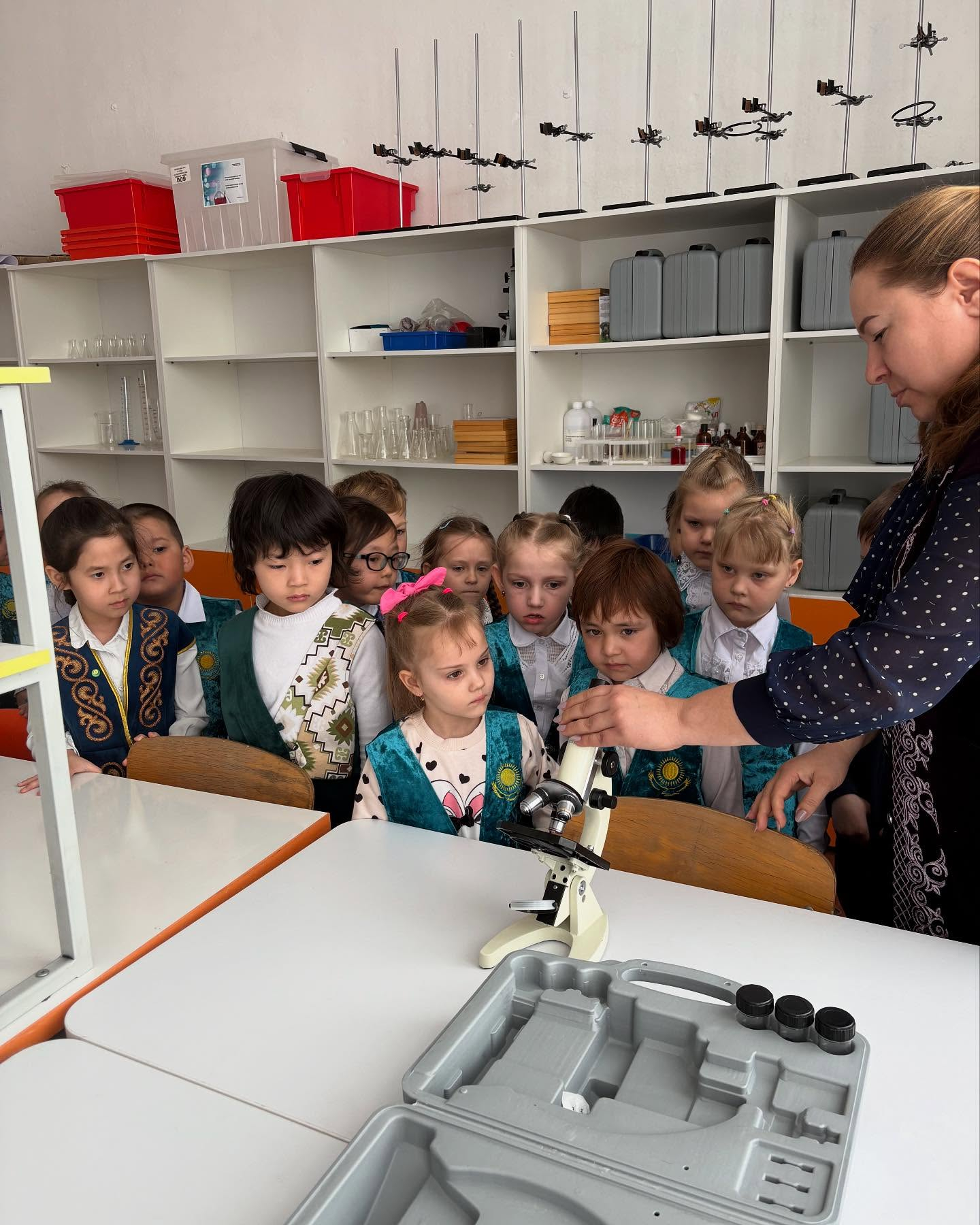 Знакомство с лабораторией и правилами поведения в лаборатории