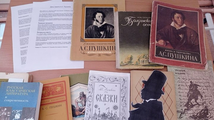 А. С. Пушкинді еске алу күні қарсаңында (10.02) мектептің фойесінде 