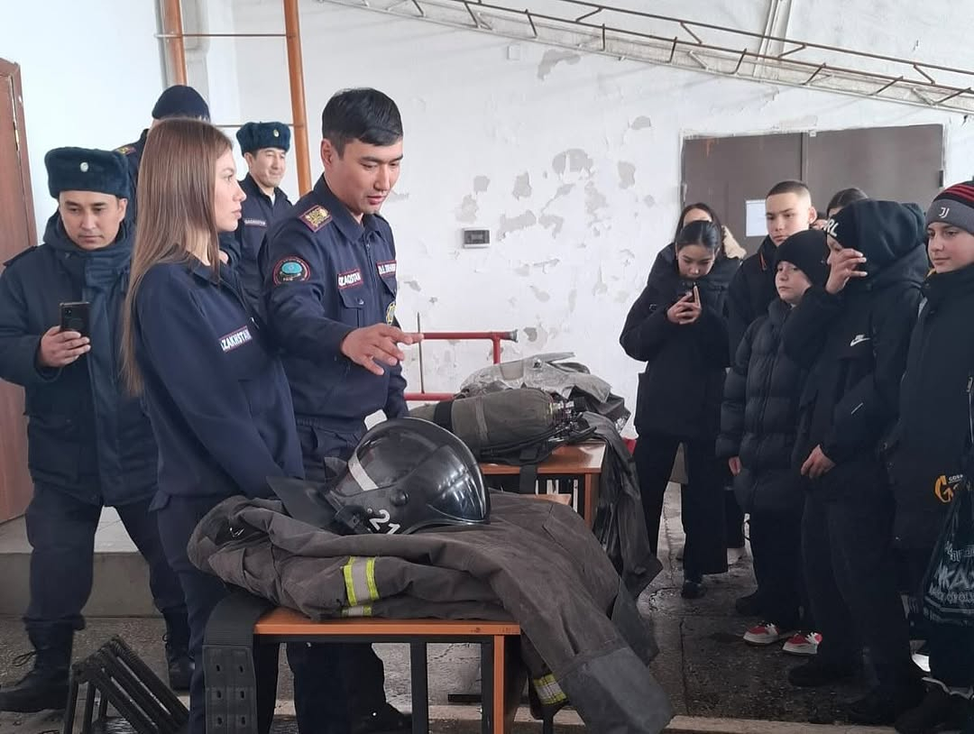 Бүгін , 2025 жылғы 25 ақпанда 7-8 сынып оқушылары АӘжәнеТД және аға тәлімгердің сүйемелдеуімен №21 Абай өрт сөндіру бөліміне барды.