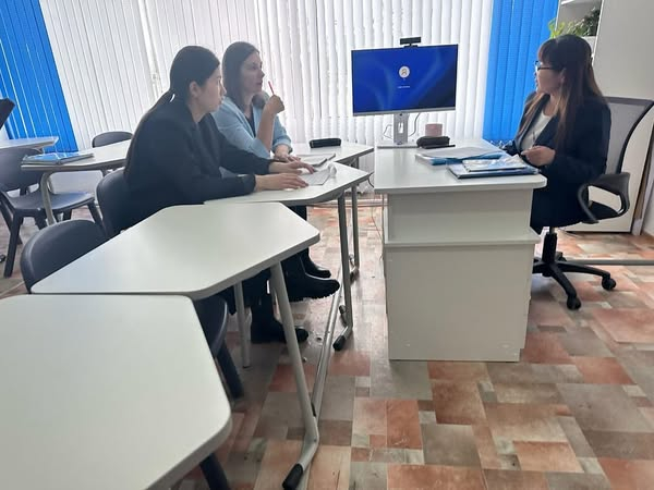 Ағылшын тілі пәнінің әдістемелік бірлестігінің отырысы өтті. Отырыстың мақсаты, алдағы атқарылатын іс-шаралар, жұмыстарды талқылау.