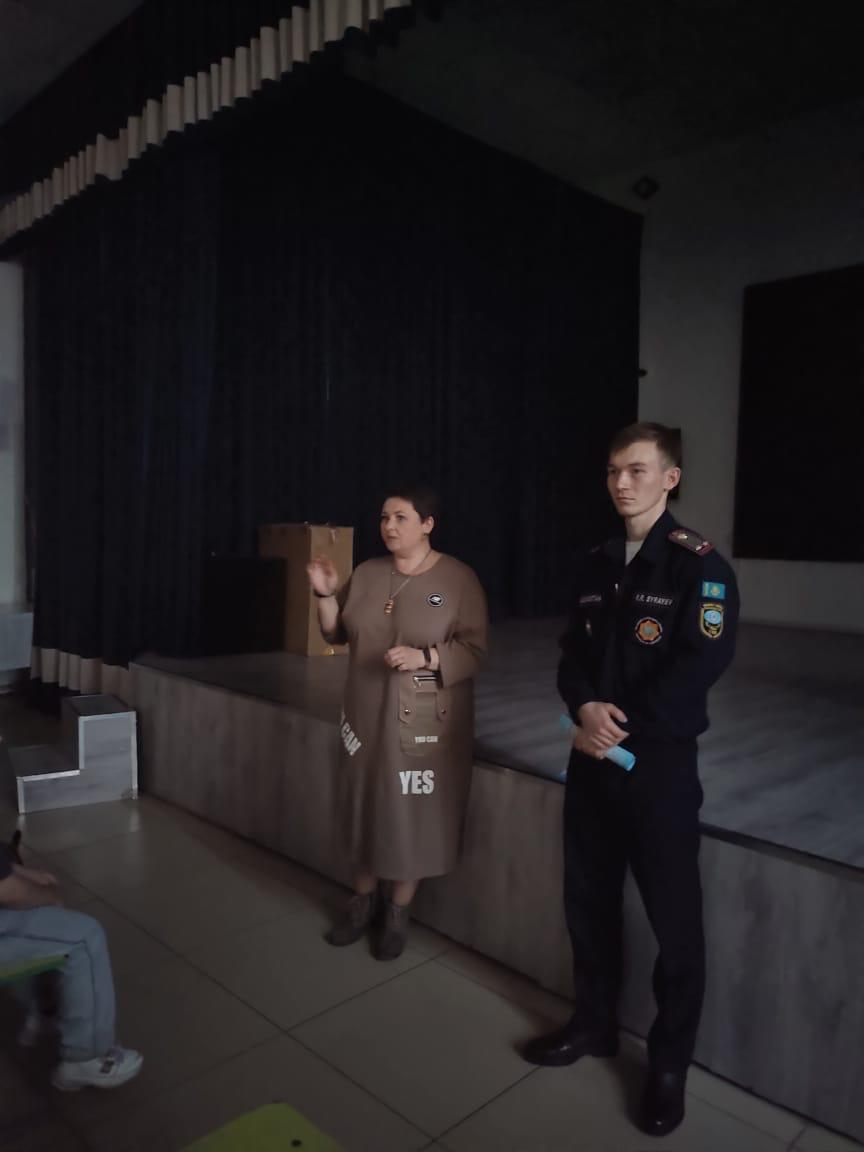 4 апреля 2025 года было проведено  общешкольное собрание. На собрании выступили методист отдела образования Терещенко Анна Викторовна, сотрудник ЧС г.Шахтинска, лейтенат гражданской защиты Сыраев Рустам Рашидович.