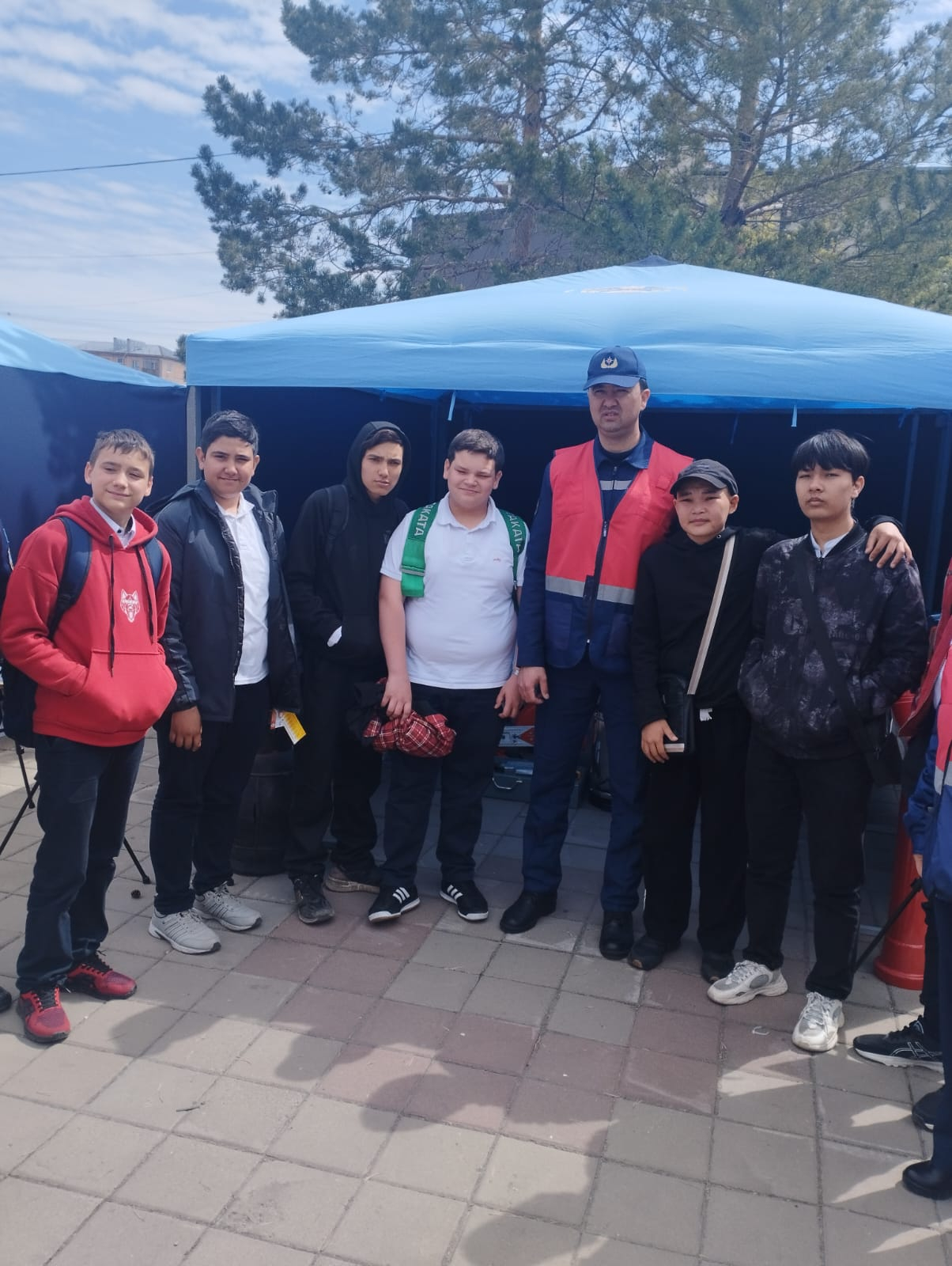 Жұмысшы мамандықтары жылы аясында 29 сәуір күні Шоқан Уәлиханов атындағы мектеп-гимназиясының 8-сынып оқушылары мектеп оқушылары арасында жұмысшы мамандықтарының оң имиджін қалыптастыруға бағытталған «Жұмысшы мамандықтар алаңы» атты іс-шараға қатысты.