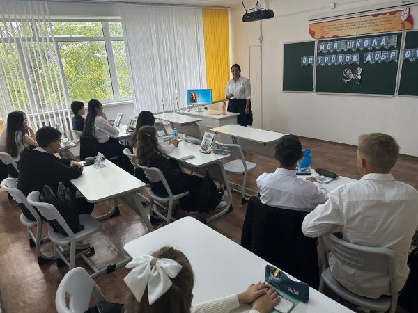 Классный час направлен на воспитание у детей чувства доброжелательности, уважения и взаимопомощи.