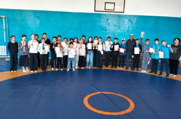 2025 жылдың 26 қыркүйегінде Мұғалімдер күніне орай ұйымдастырылған дойбы жарысында