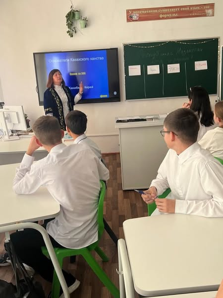 В честь Дня Республики в 9 классе прошёл тематический классный час на тему «Республика Казахстан — моя гордость!