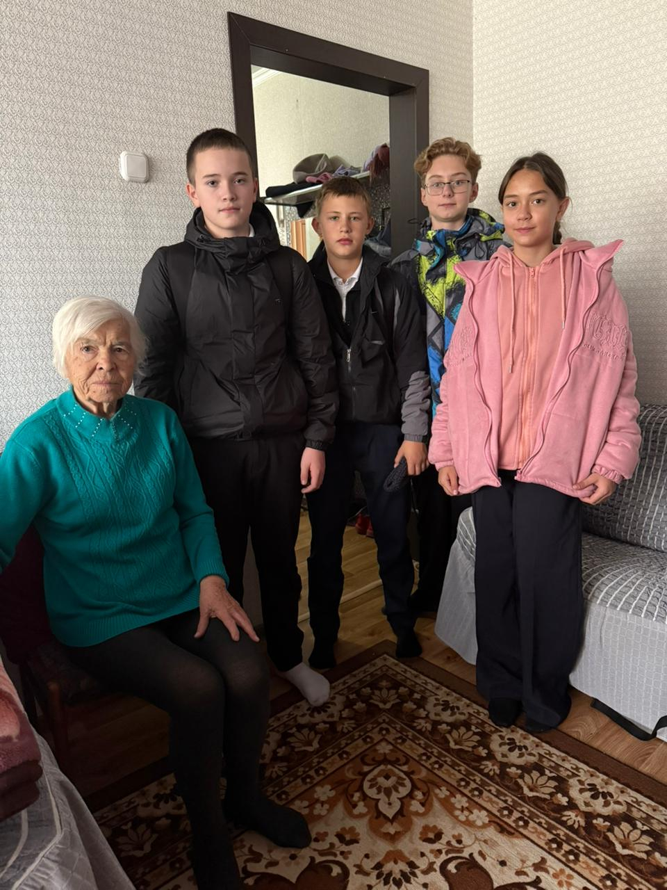 Республика күніне орай біздің мектеп оқушылары тыл еңбеккерлеріне барды