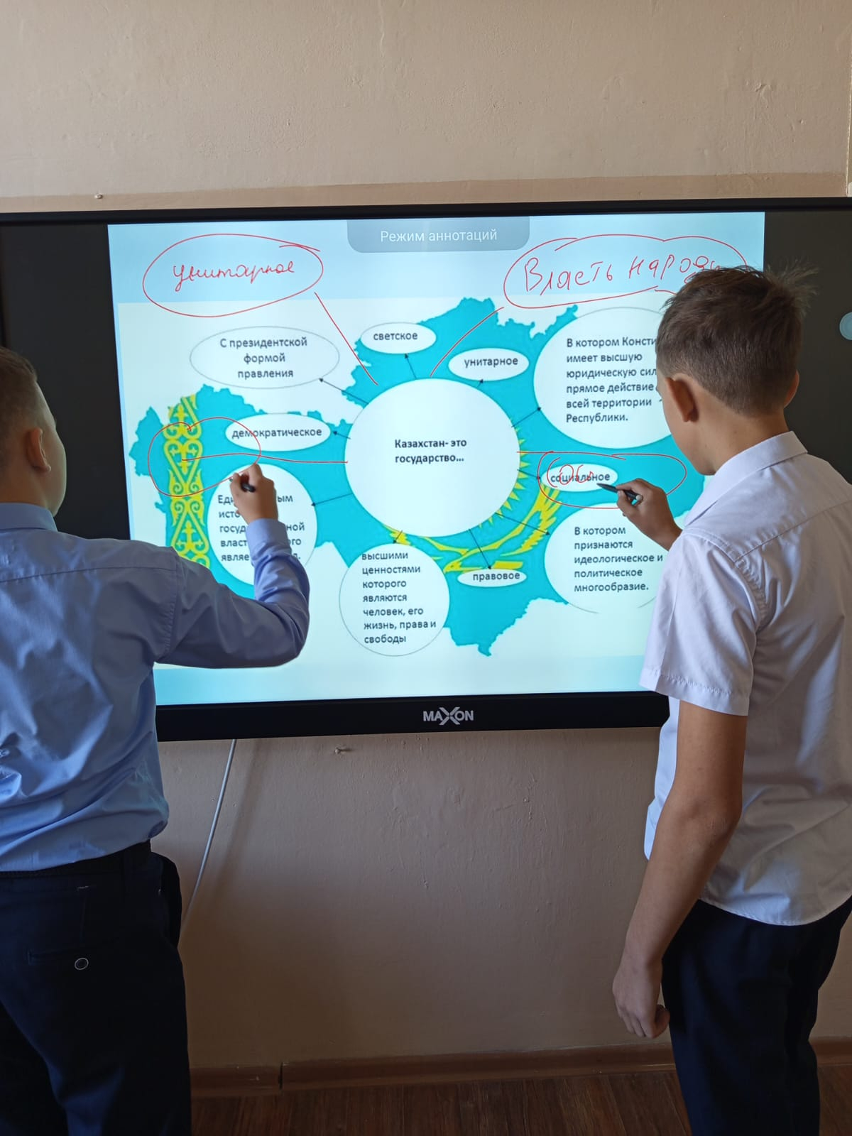 Қазақстан Республикасының күнін мерекелеуге орайластырылған, Шоқан Уәлиханов атындағы мектеп-гимназиясында 7-8 сынып оқушылары арасында 
