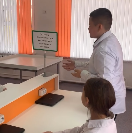 В КГУ «Мичуринская ОСШ» среди старшеклассников проведены дебаты «Значение независимости и патриотизма в современном обществе», посвящённые Дню Республики.