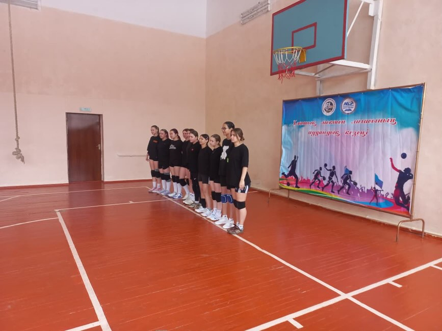 Мектеп лигасының екінші кезеңі аясында 9-11 сынып қыздары арасында Кеңес әскерлерінің Ауғанстаннан шығарылуының 37 жылдығына арналған аудандық волейбол жарысы өтті.