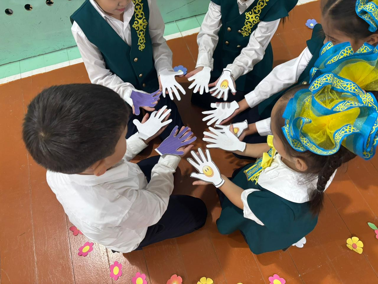 Дос болайық бәріміз