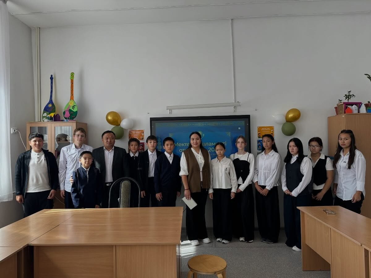Мектеп Парламенті оқушылардың өзін-өзі басқаруына, мектеп өміріне белсенді қатысуына және көшбасшылық қабілеттерін дамытуға мүмкіндік беретін маңызды алаң болып табылады. Қазақстан мектептерінде Парламент жұмысы фракциялар арқылы ұйымдастырылады.  МЕКТЕП 